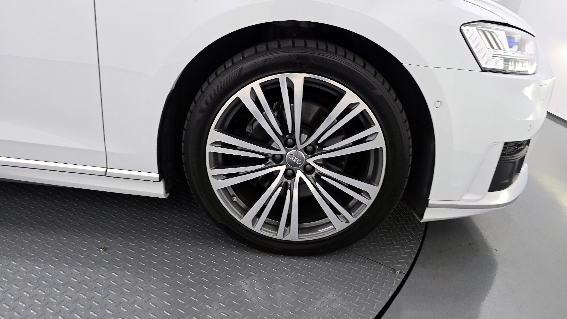AUDI A8 D5 2021