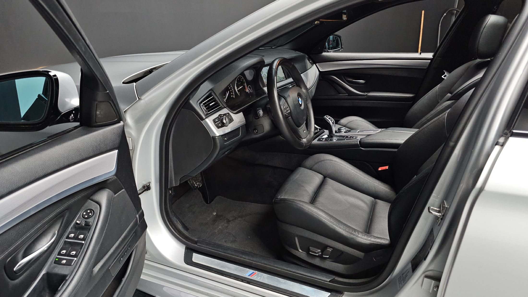 BMW 5-SERIES F10 2012
