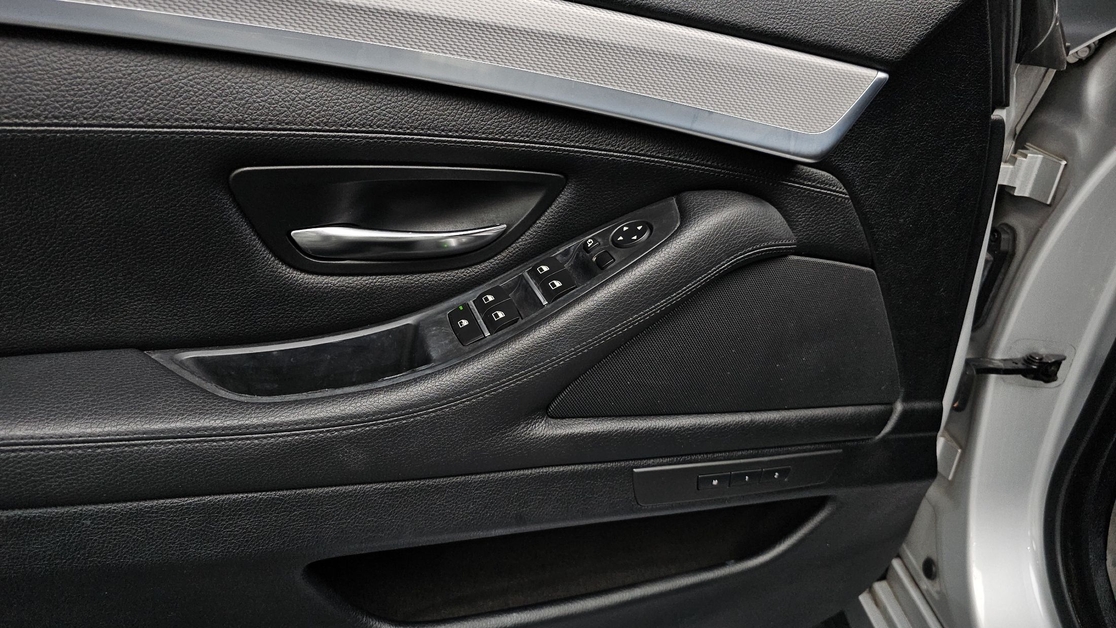 BMW 5-SERIES F10 2012