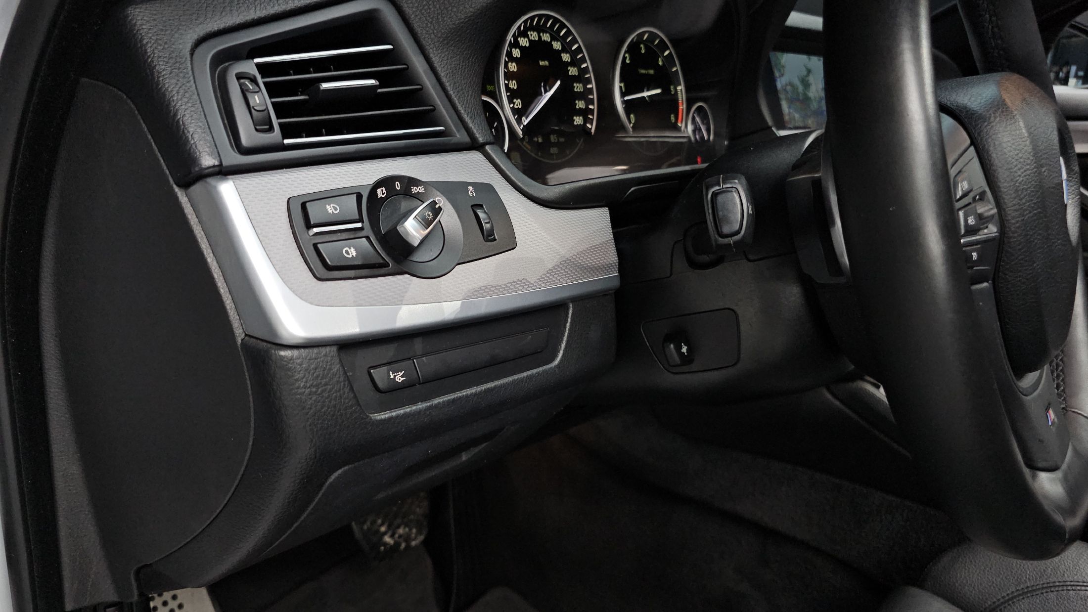 BMW 5-SERIES F10 2012