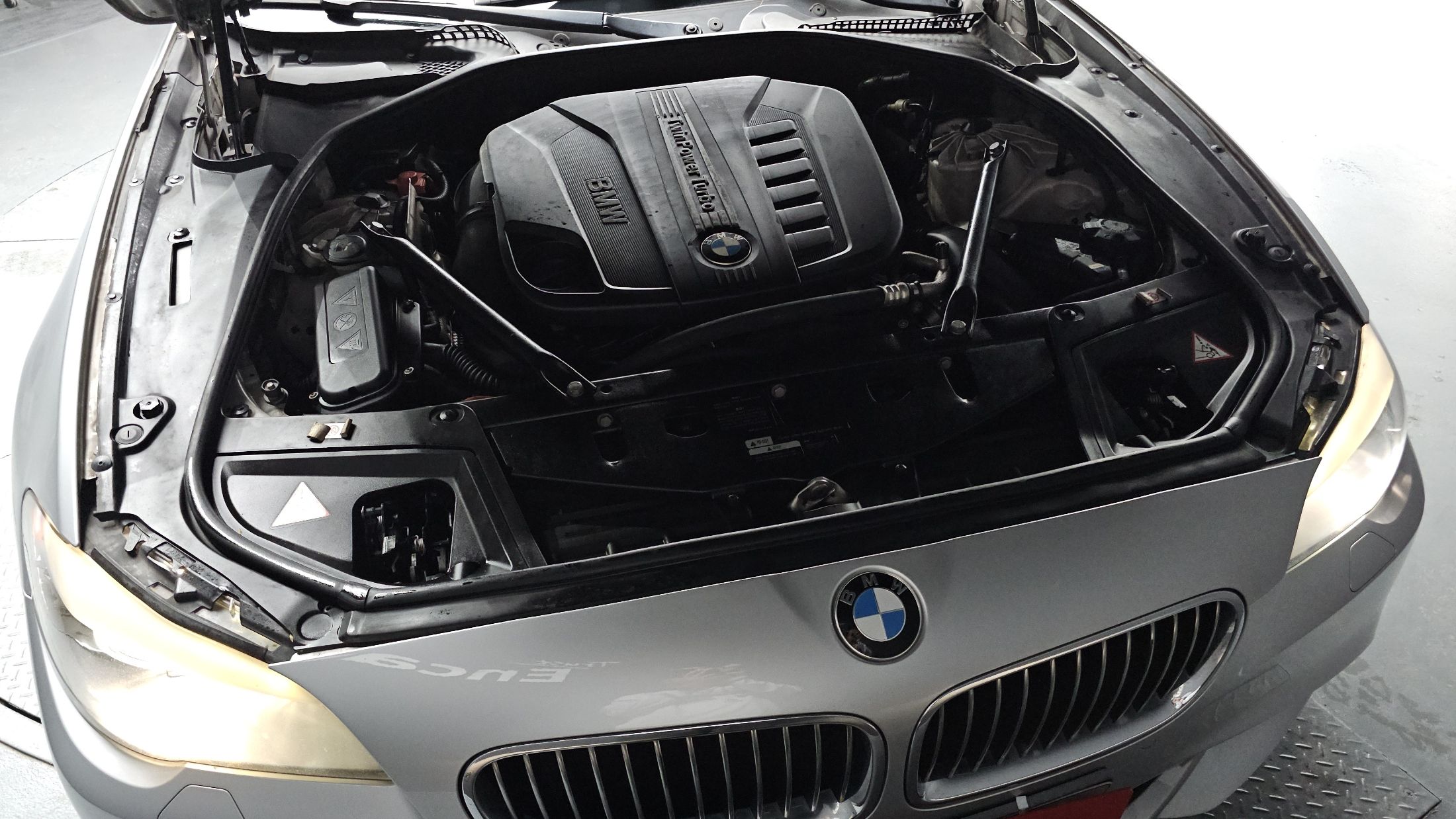 BMW 5-SERIES F10 2012