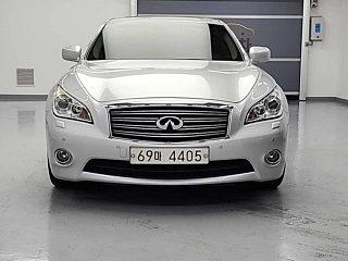 INFINITI M37 2011