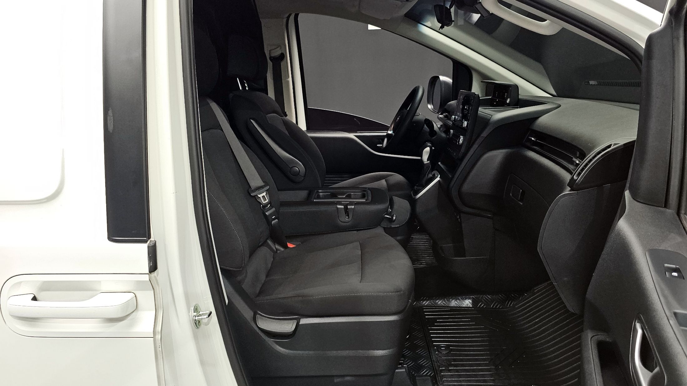 HYUNDAI STARIA 2021