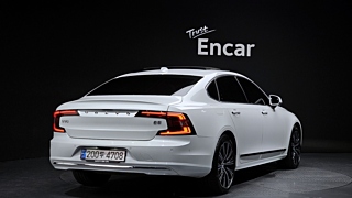 VOLVO S90 2023