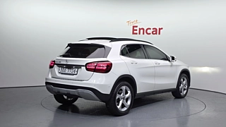 MERCEDES BENZ GLA-CLASS X156 2017