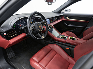 PORSCHE TAYCAN 2023