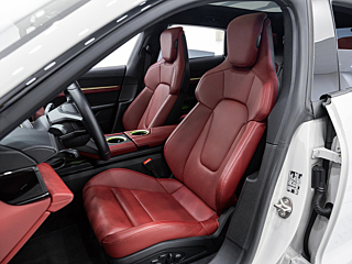 PORSCHE TAYCAN 2023