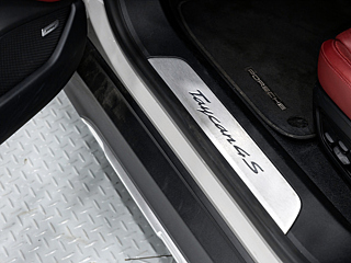PORSCHE TAYCAN 2023