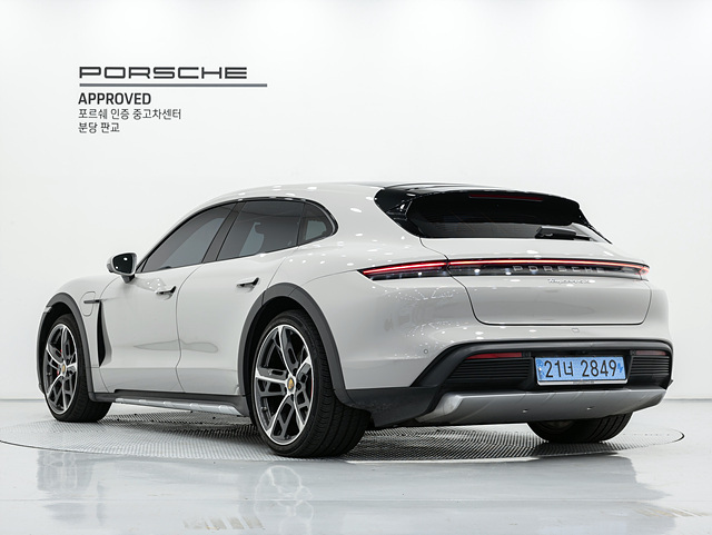 PORSCHE TAYCAN 2023