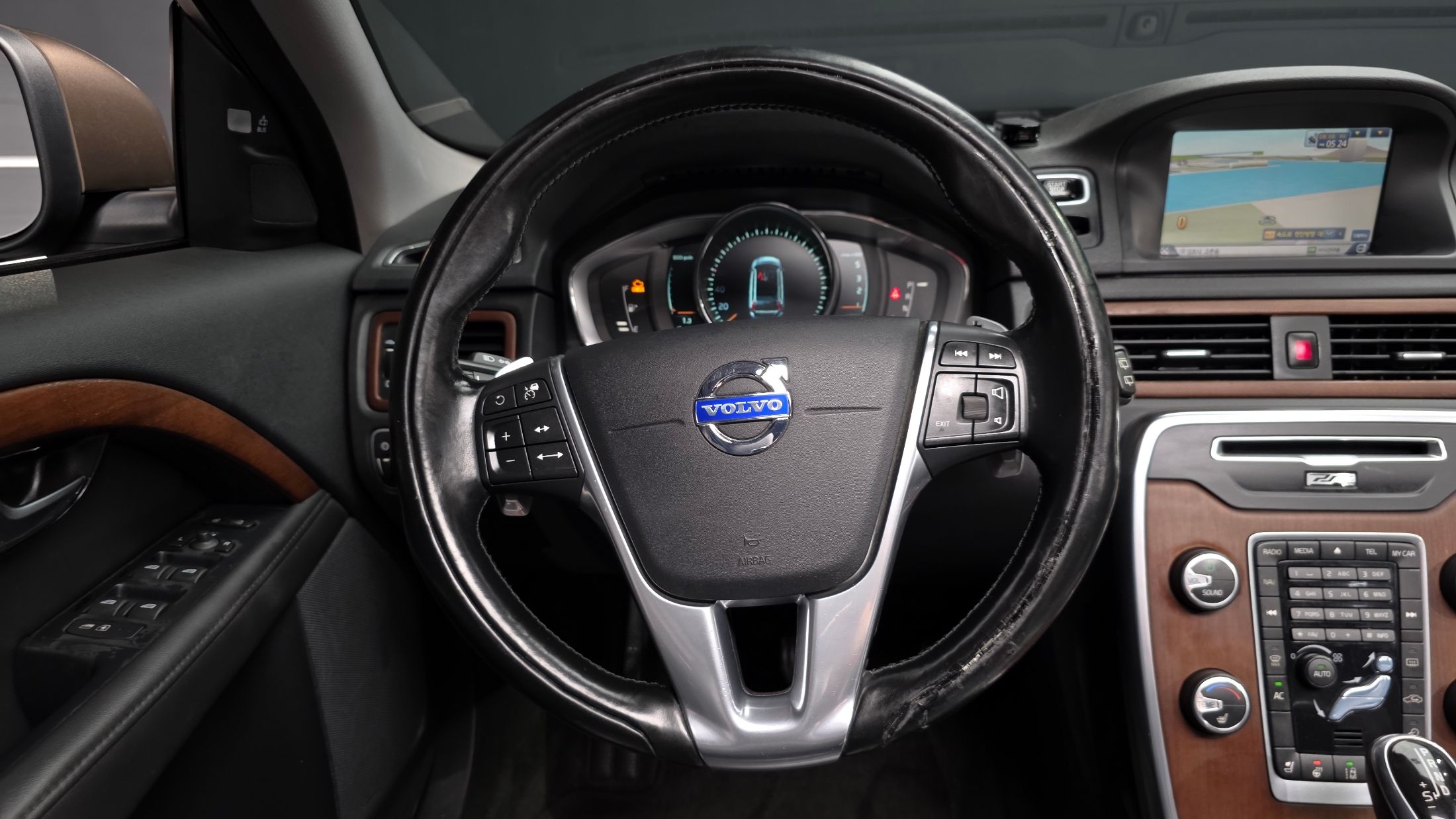 VOLVO XC70 2013