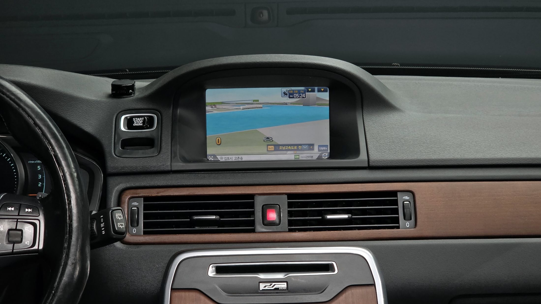 VOLVO XC70 2013