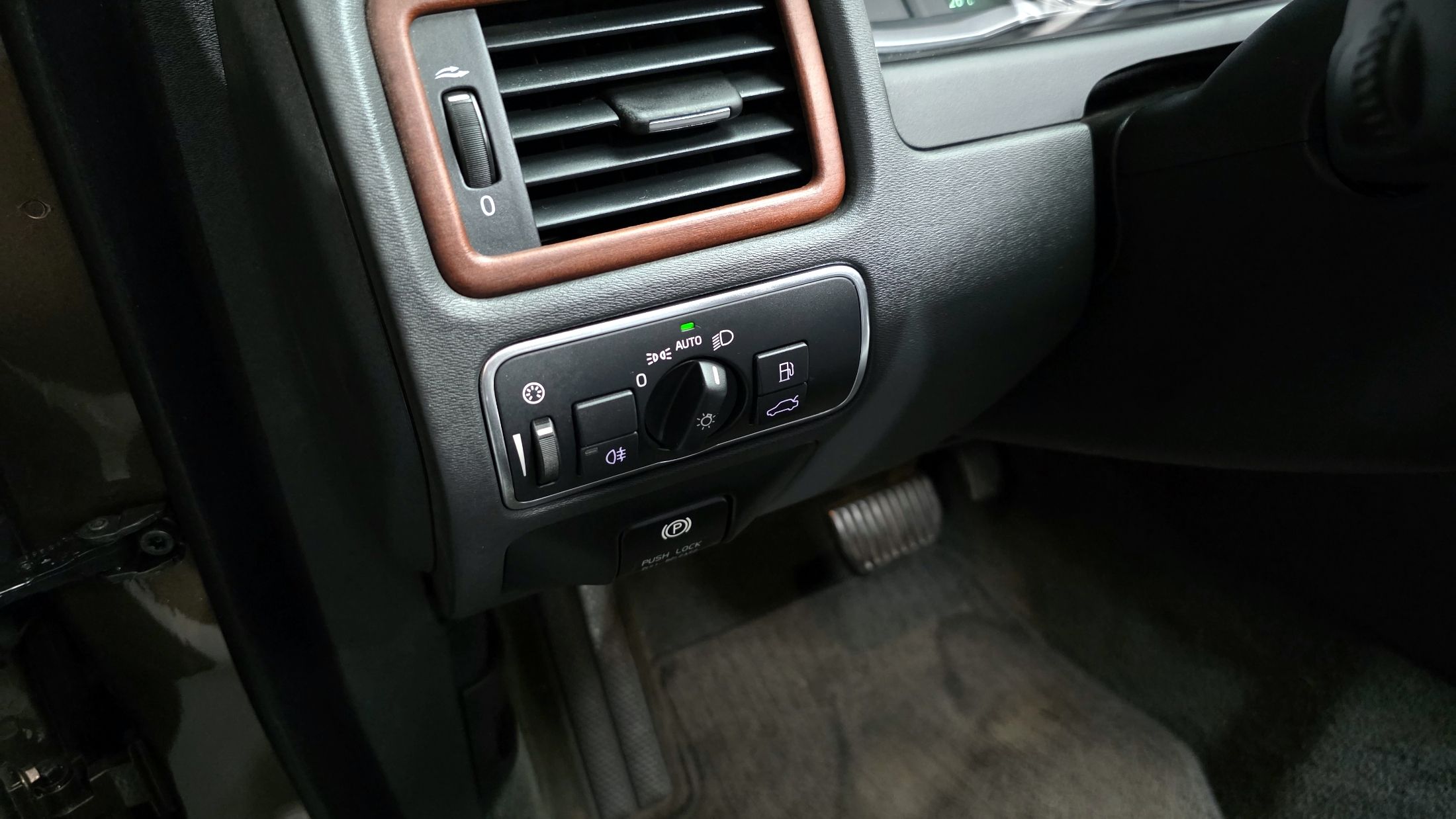 VOLVO XC70 2013