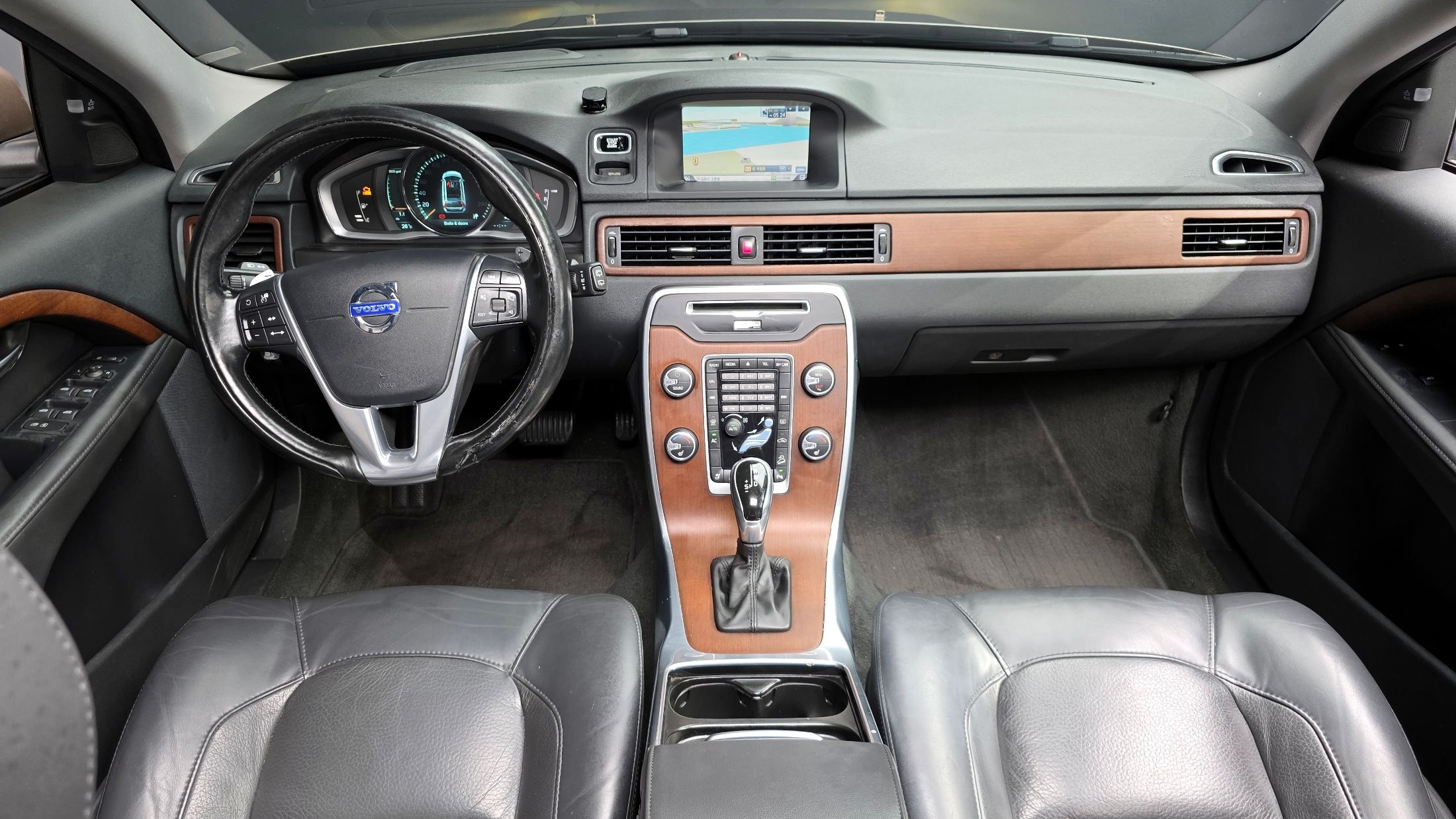 VOLVO XC70 2013