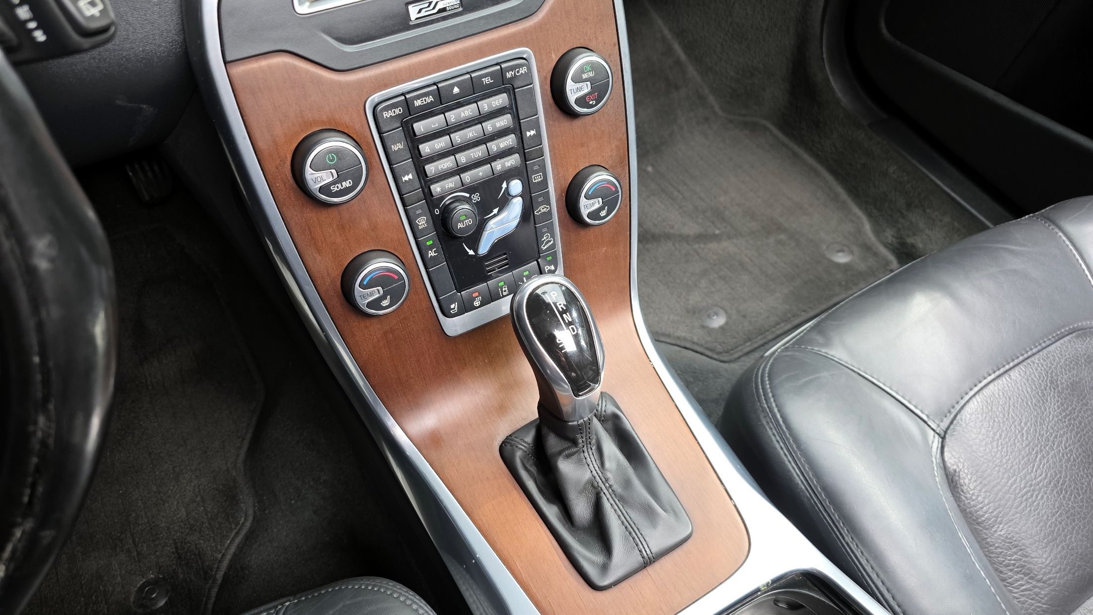 VOLVO XC70 2013