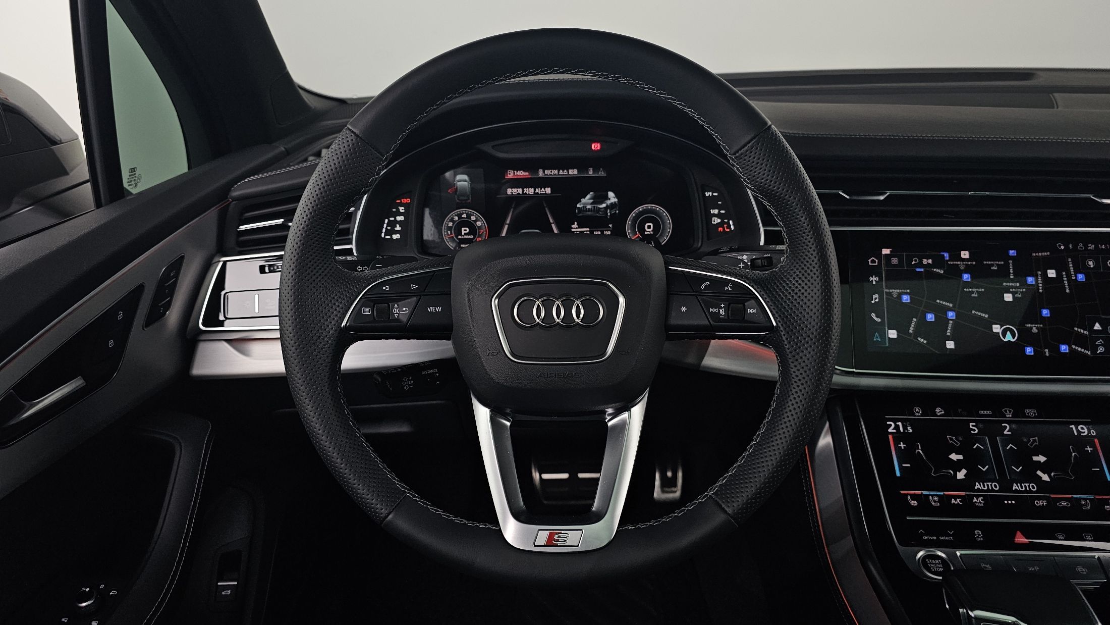 AUDI Q7 4M 2023