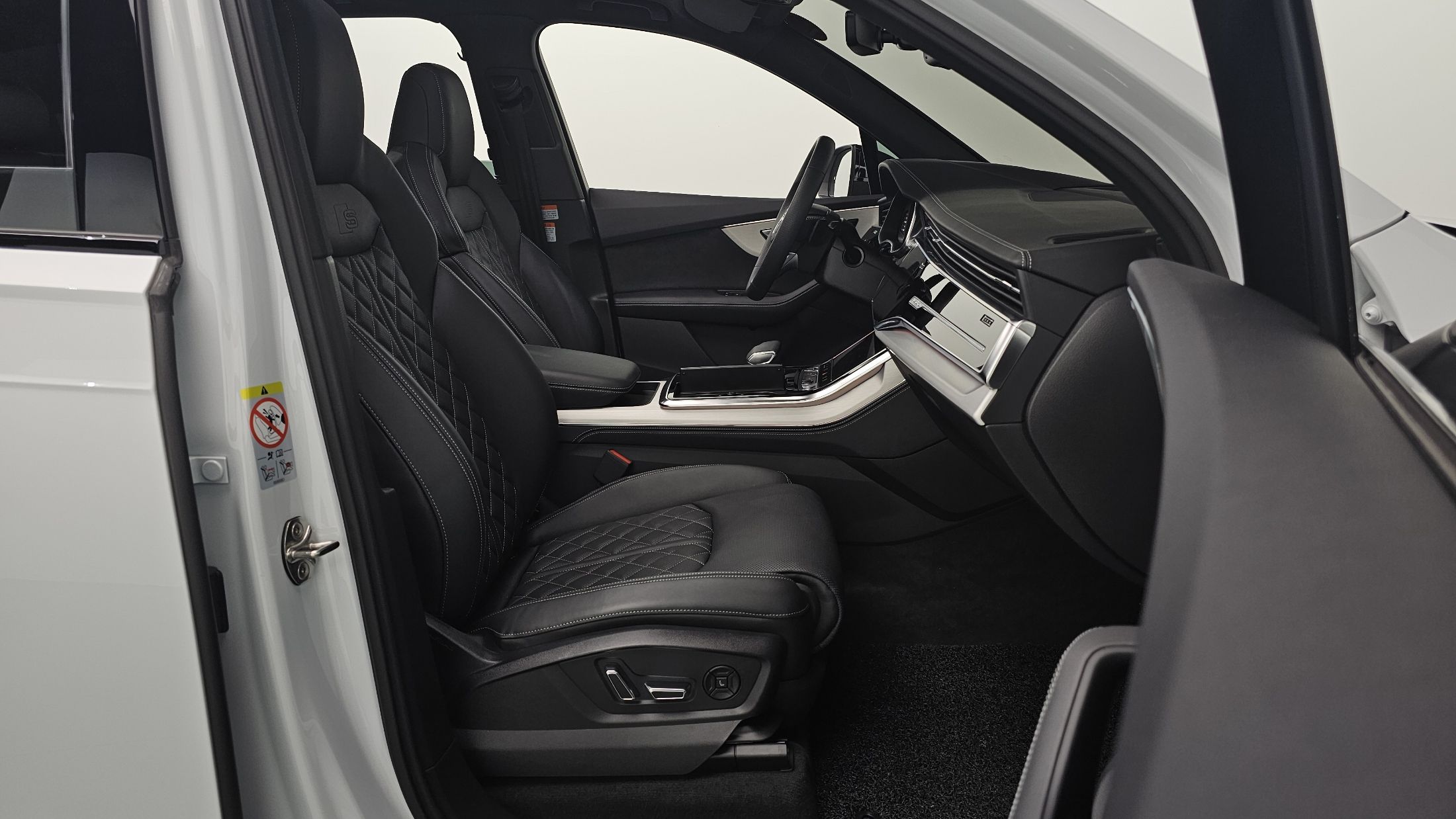 AUDI Q7 4M 2023