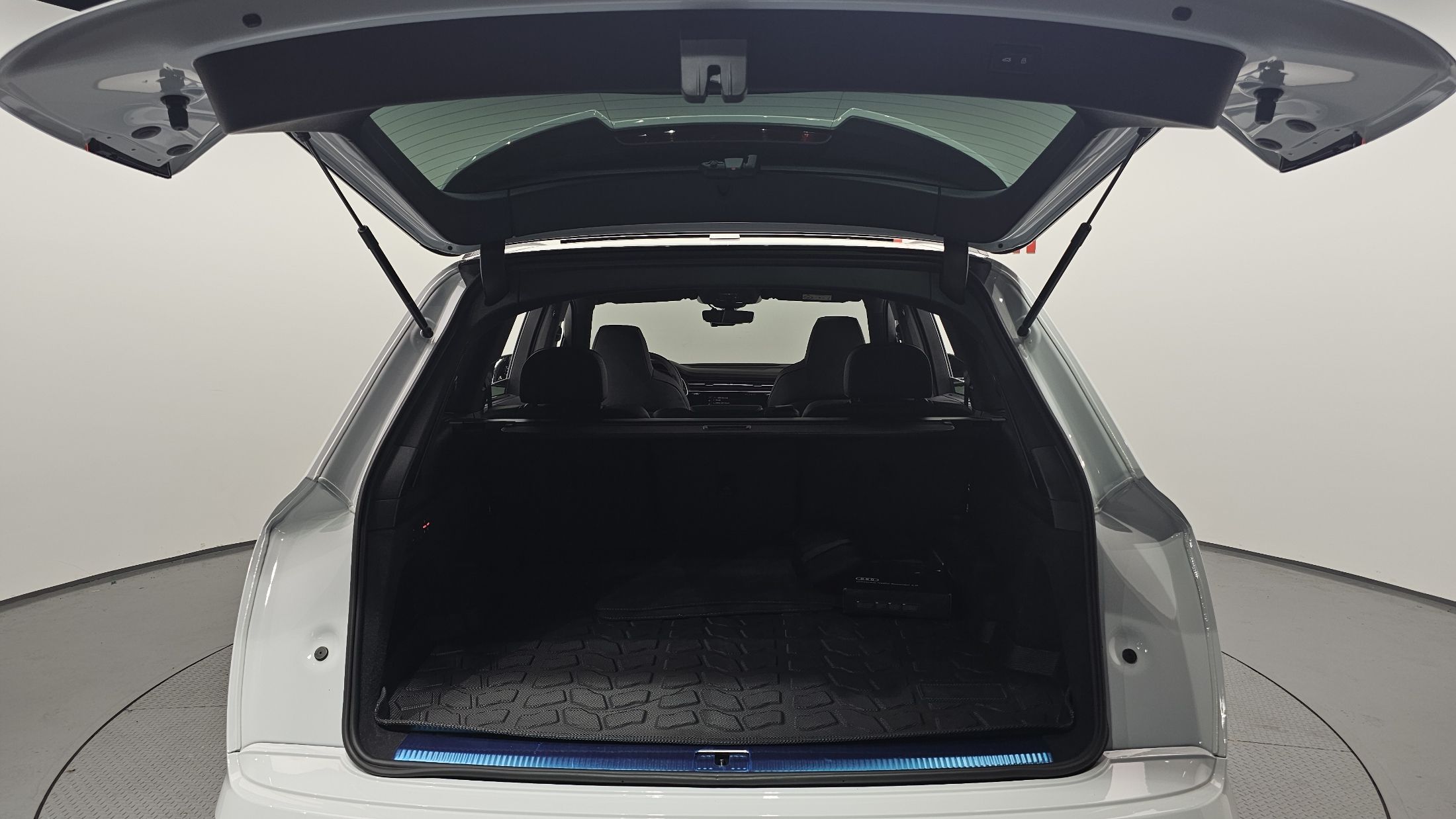 AUDI Q7 4M 2023