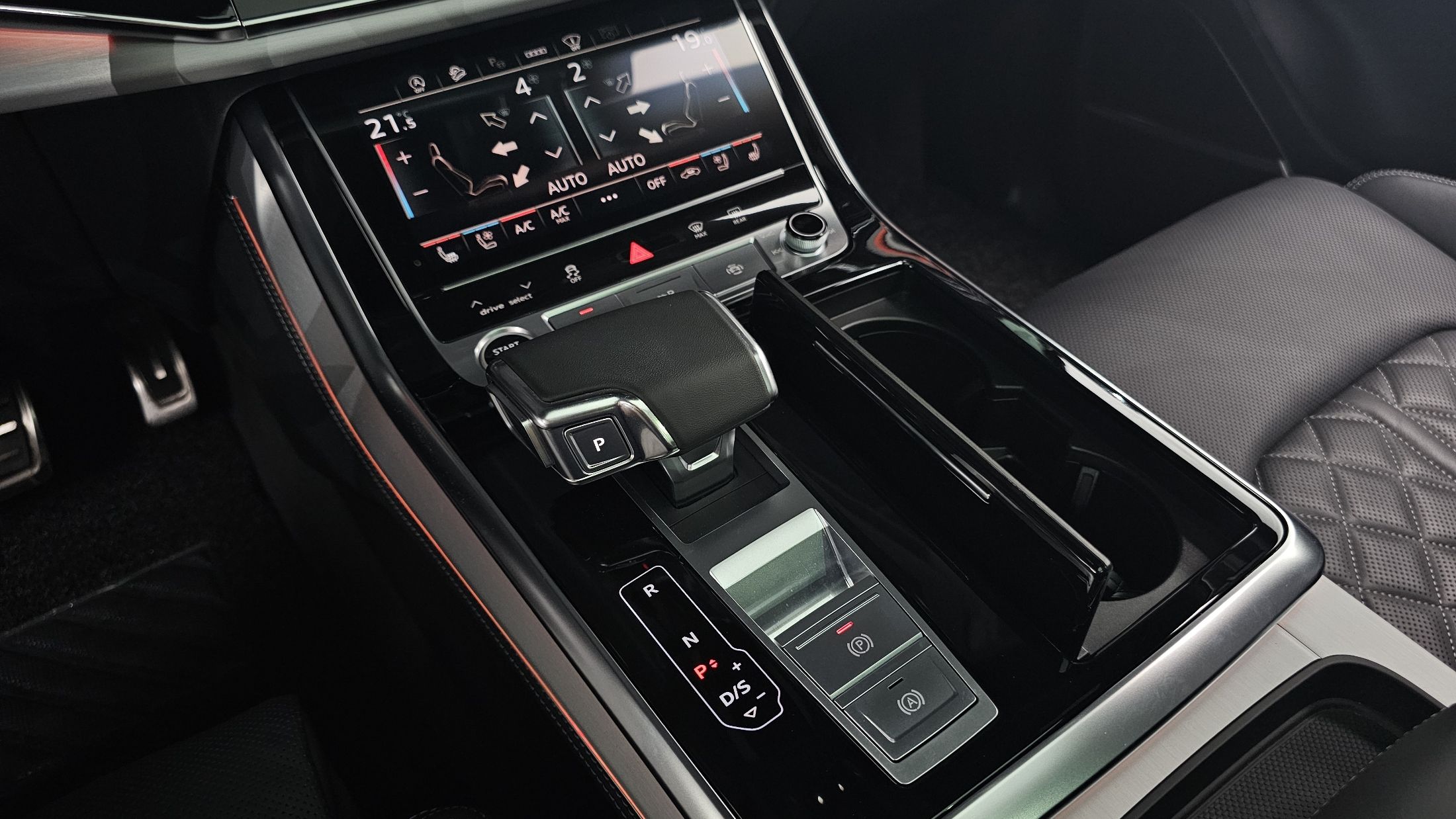 AUDI Q7 4M 2023