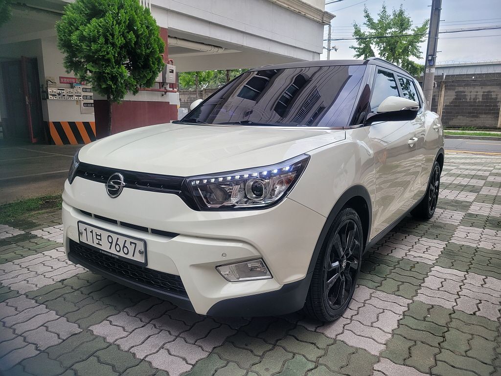 SSANGYONG TIVOLI 2015