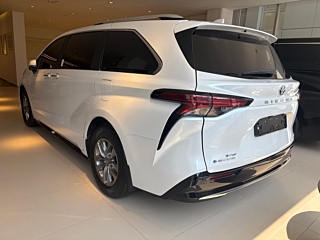 TOYOTA SIENNA 2025