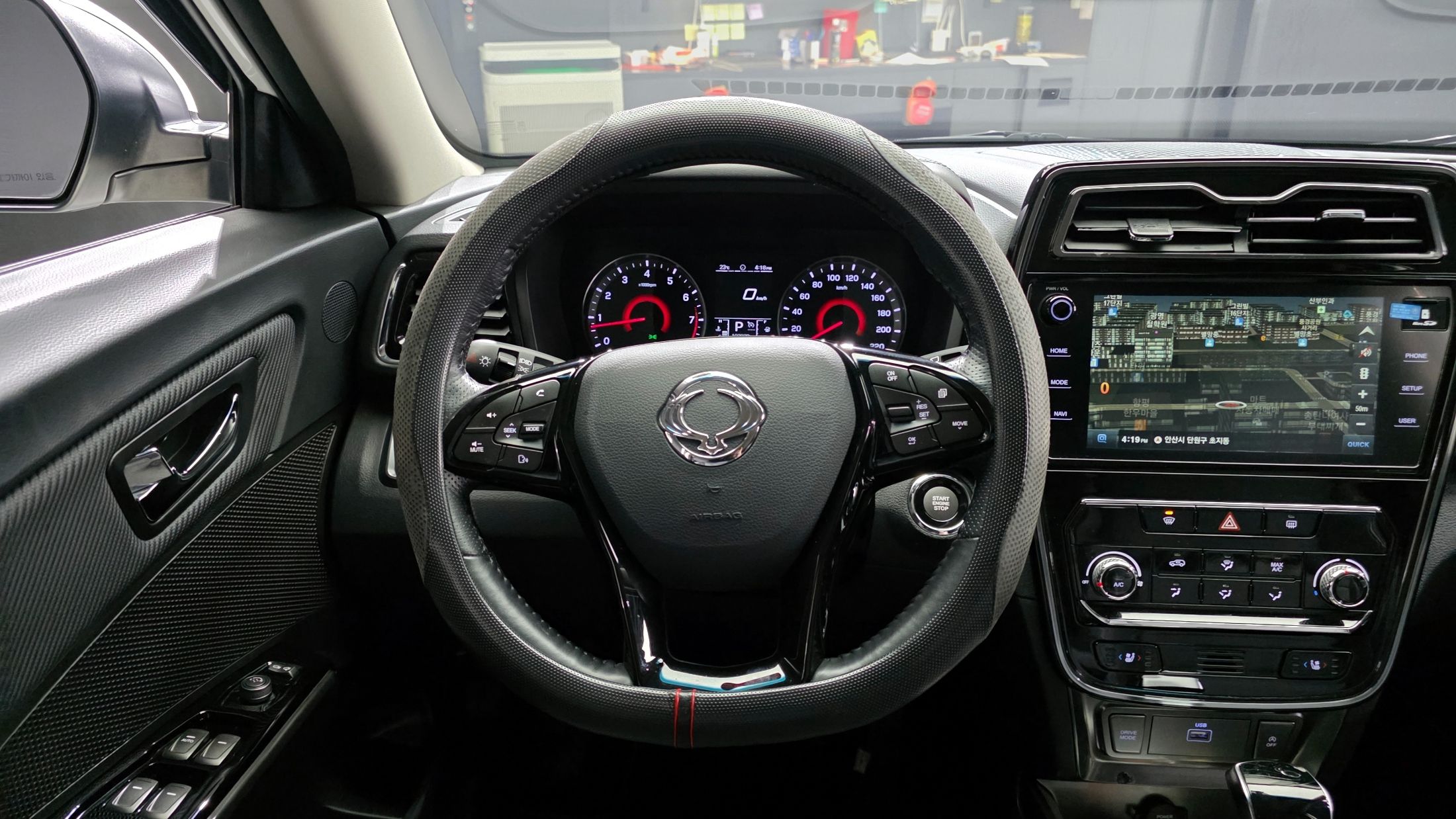 SSANGYONG TIVOLI VERY NEW 2020