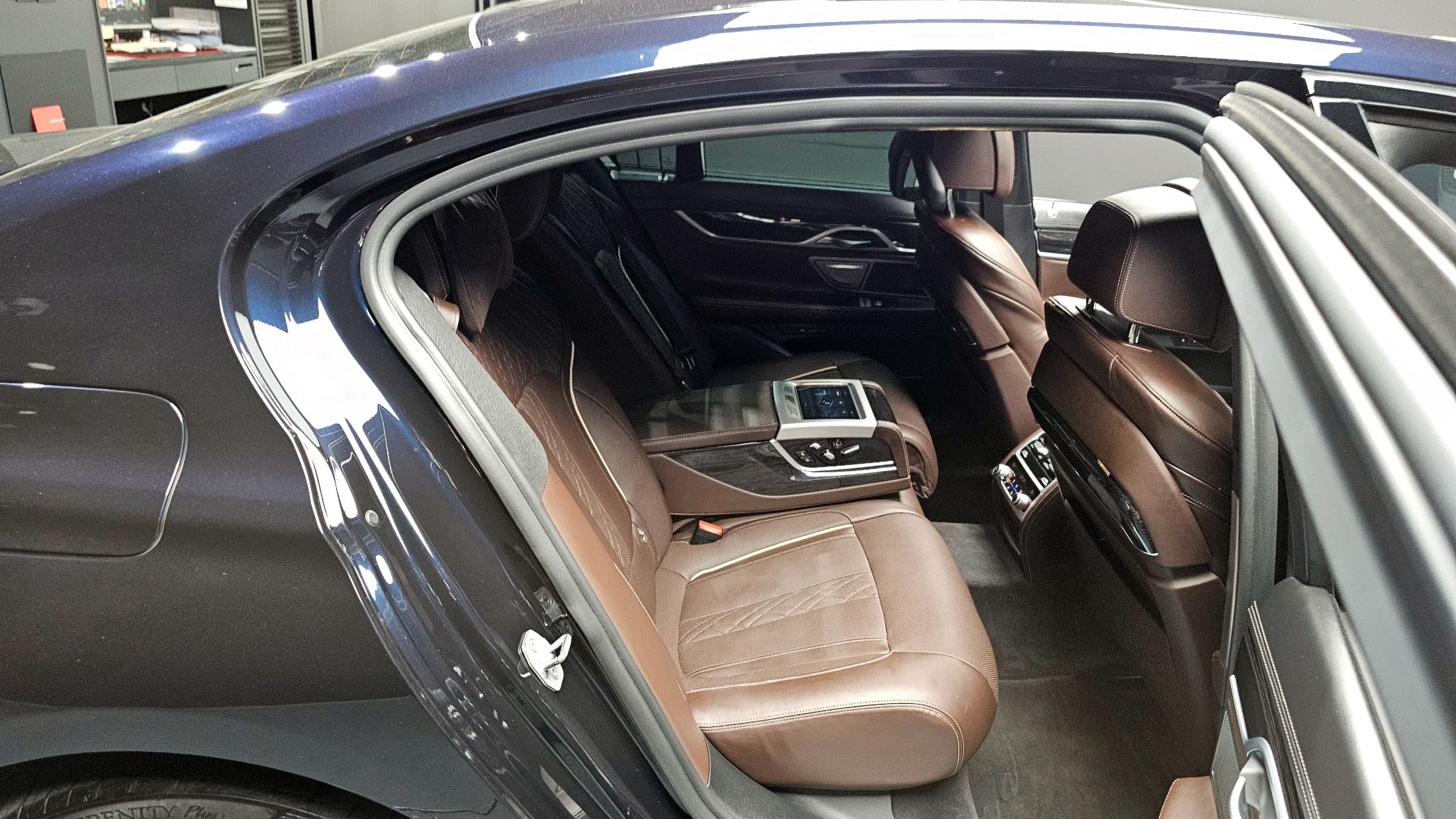 BMW 7-SERIES G11 2018