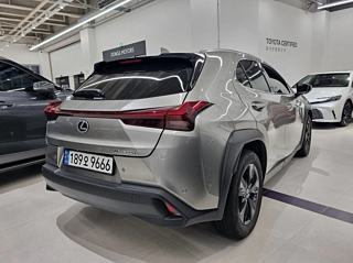 LEXUS UX300H 2025