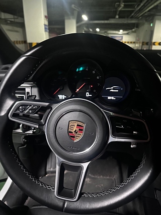 PORSCHE MACAN 2019