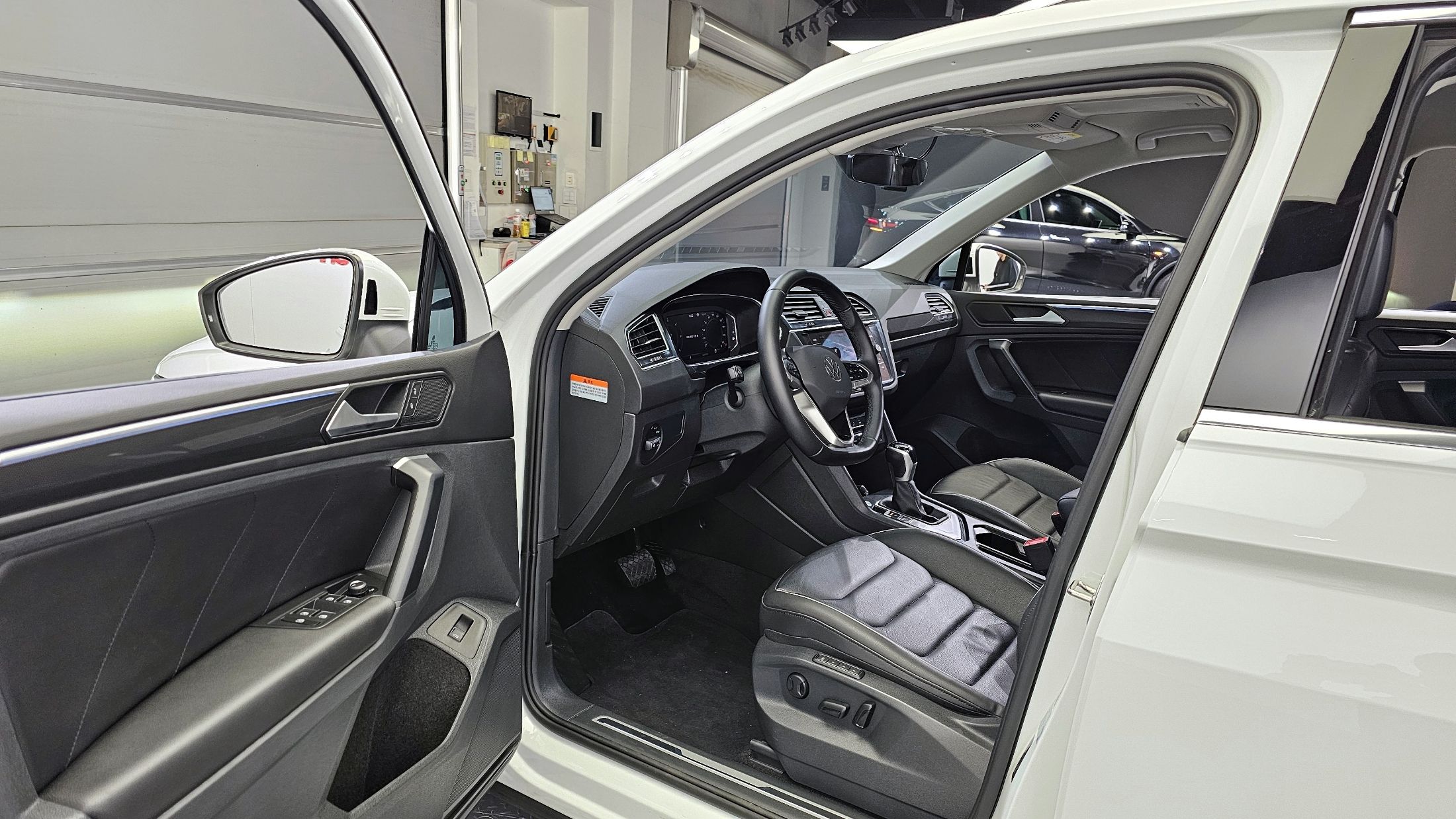 VOLKSWAGEN TIGUAN 2023