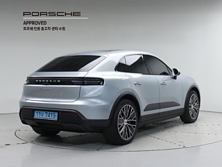 Заказать PORSCHE MACAN EV