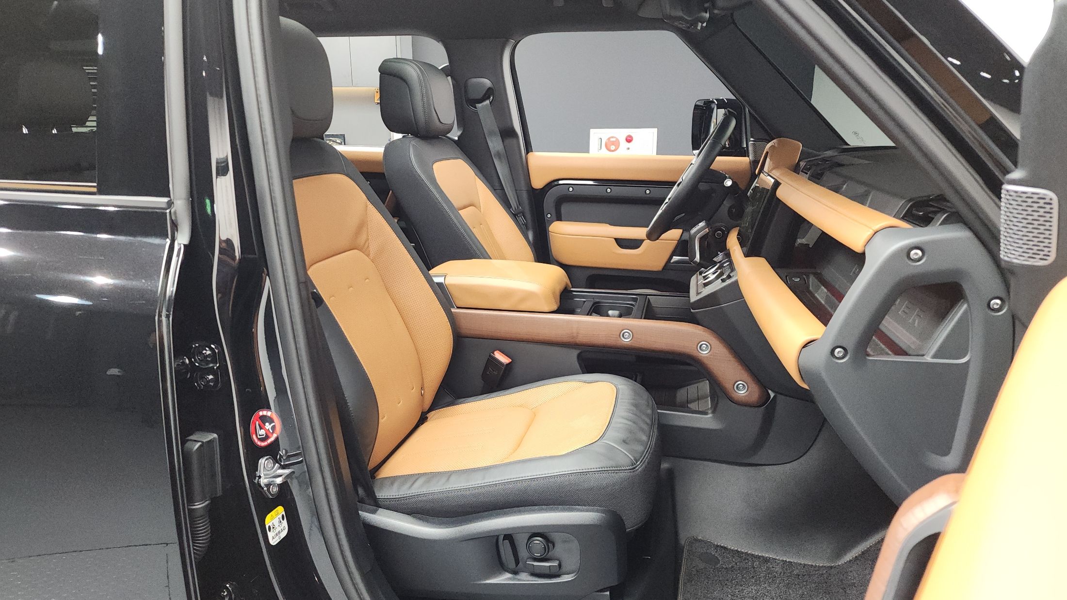 LAND ROVER DEFENDER L663 2024