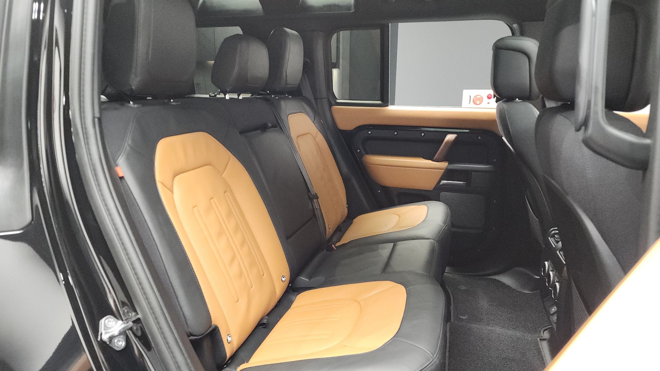 LAND ROVER DEFENDER L663 2024