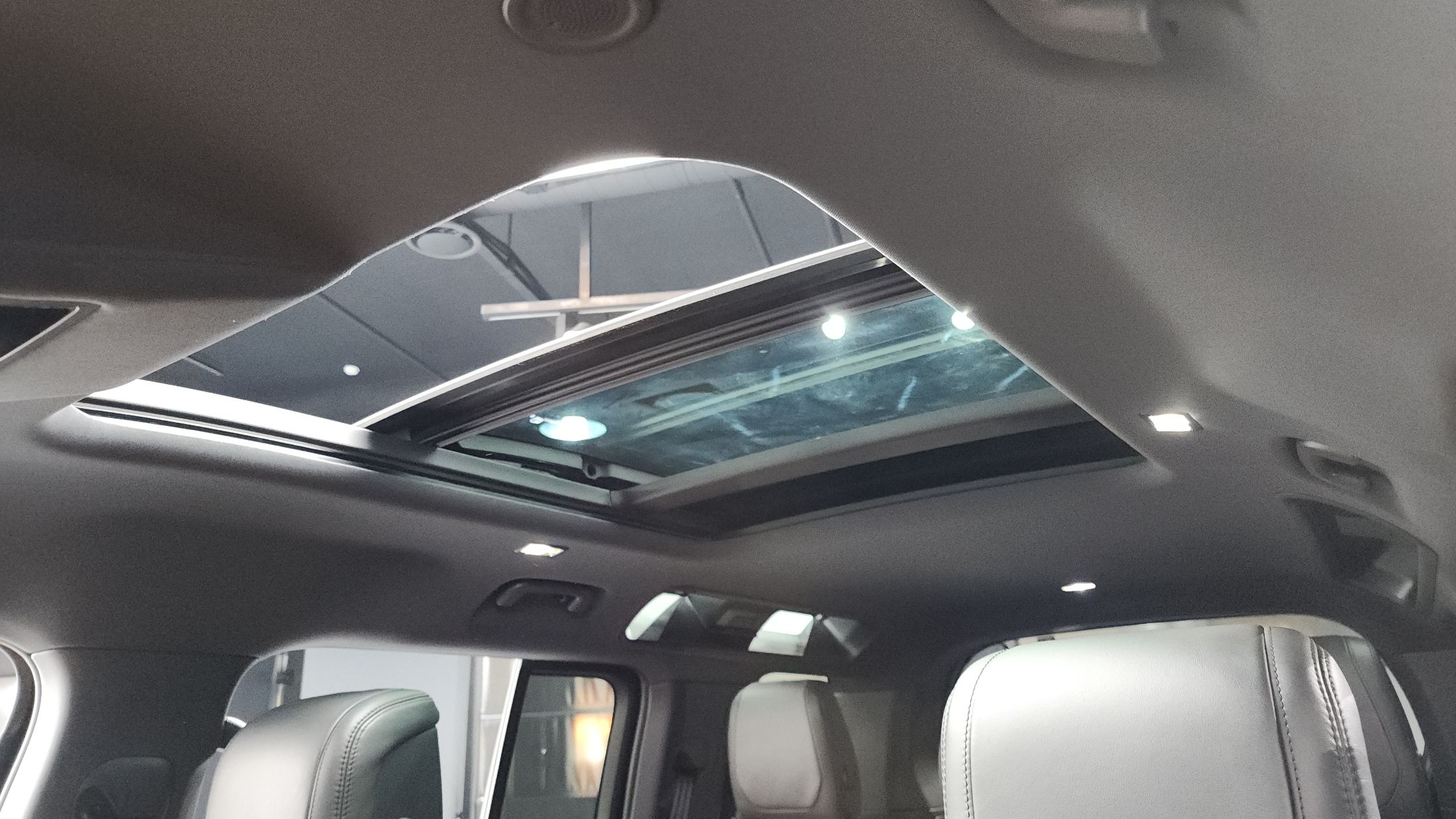 LAND ROVER DEFENDER L663 2024