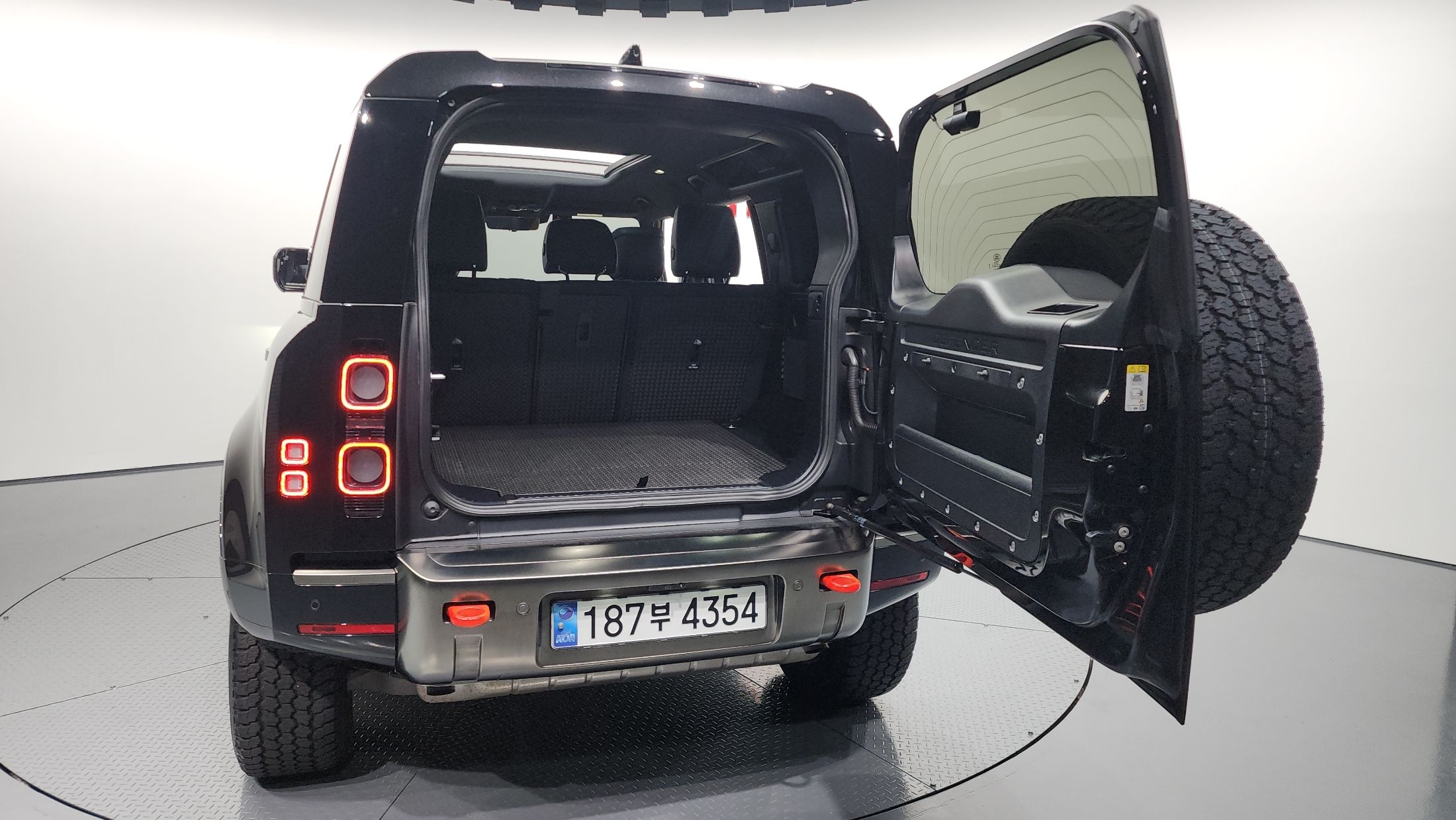 LAND ROVER DEFENDER L663 2024