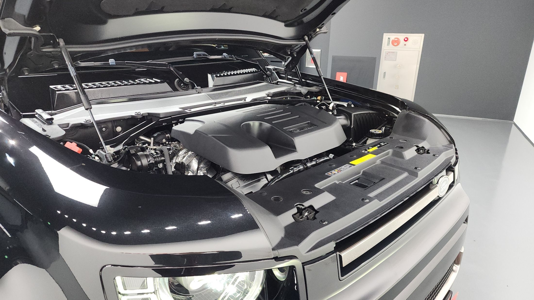 LAND ROVER DEFENDER L663 2024