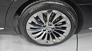 GENESIS EQ900 2016