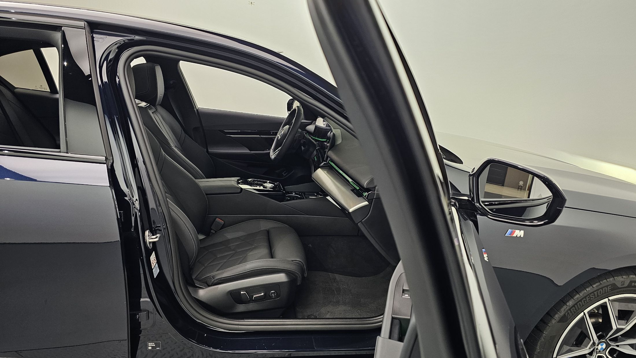 BMW 5-SERIES G60 2024