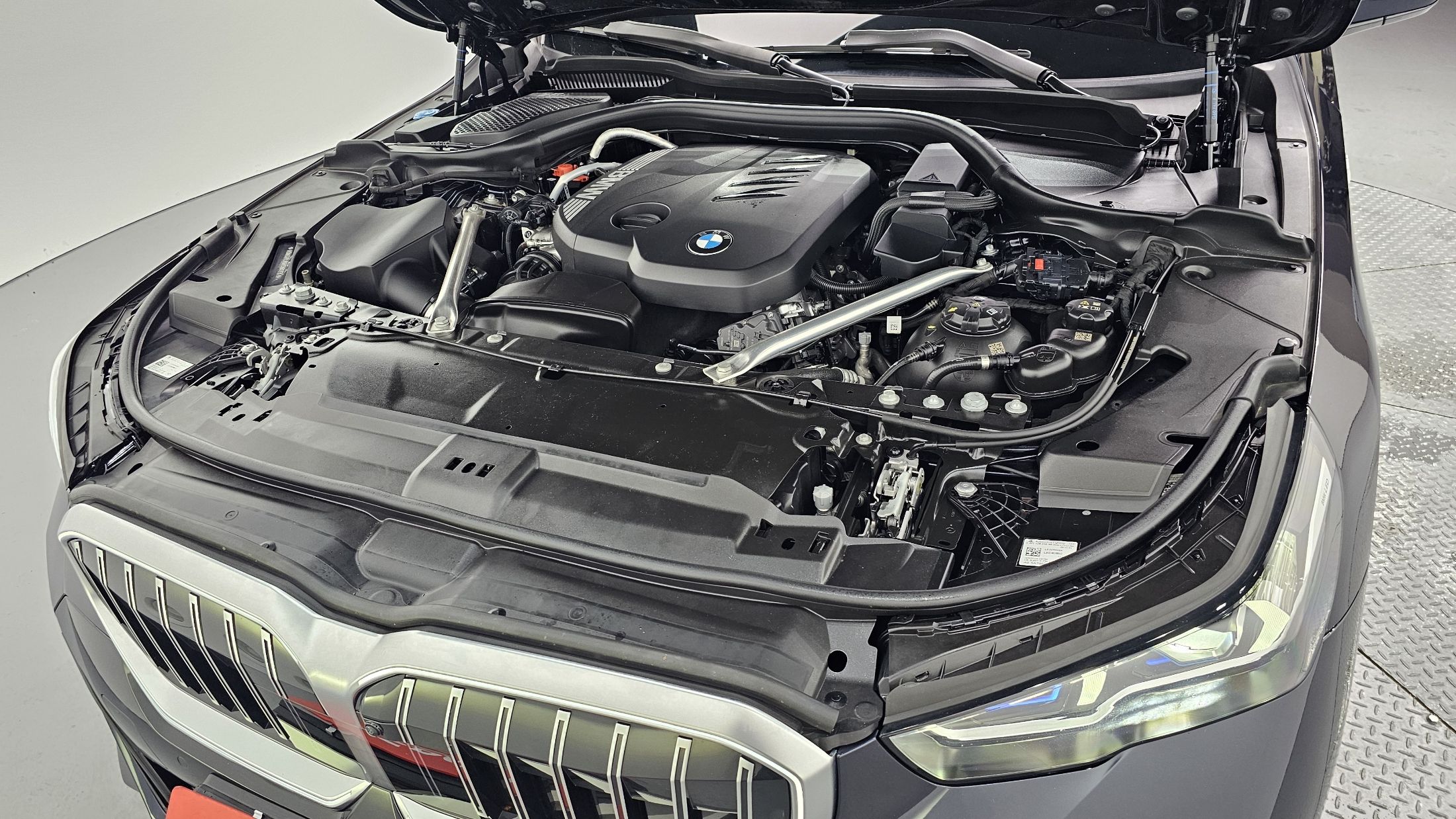 BMW 5-SERIES G60 2024