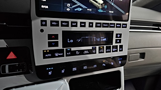 HYUNDAI STARIA 2025
