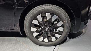 HYUNDAI STARIA 2025