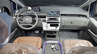 HYUNDAI STARIA 2025