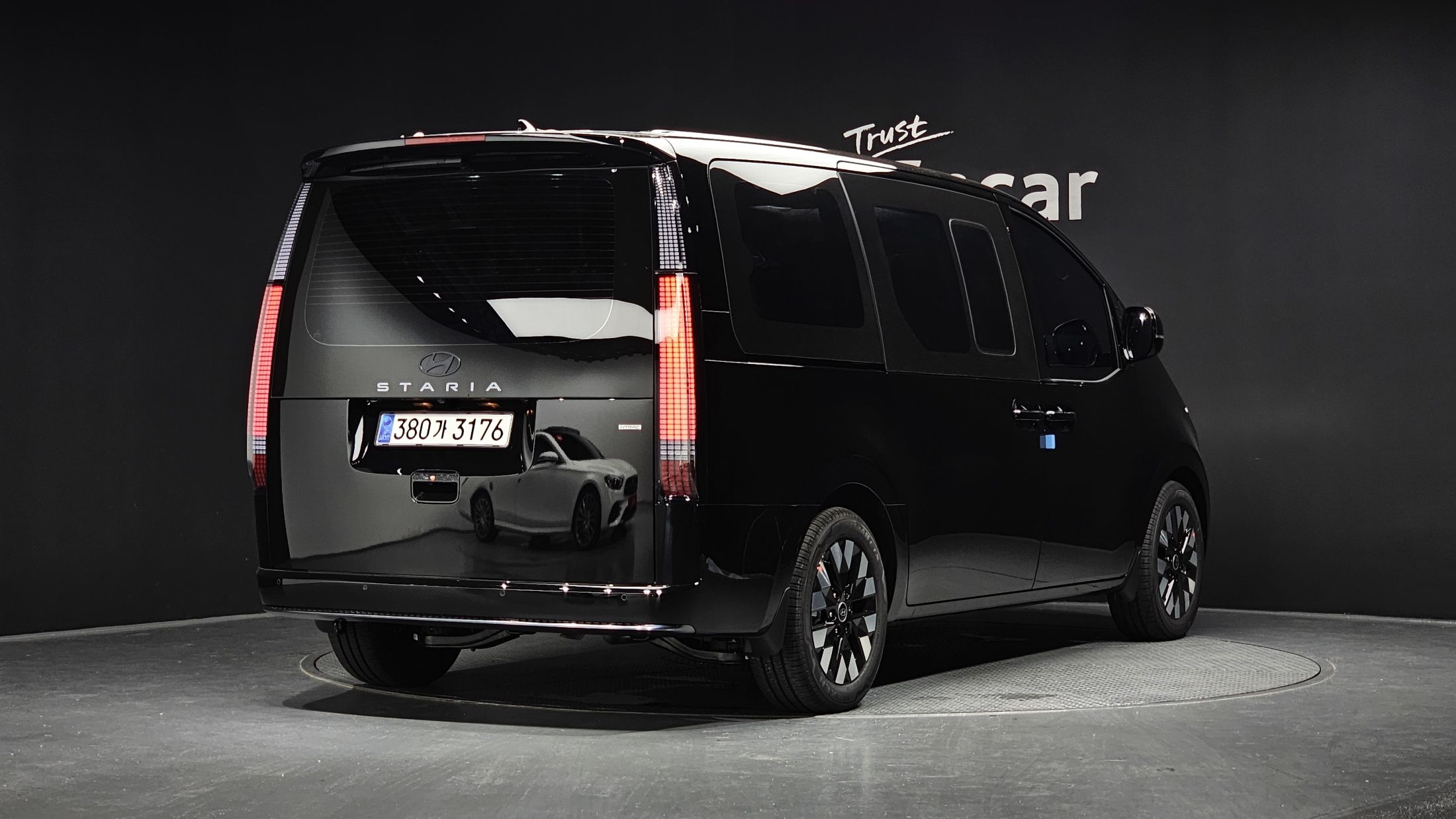 HYUNDAI STARIA 2025