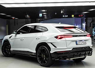 LAMBORGHINI URUS 2024