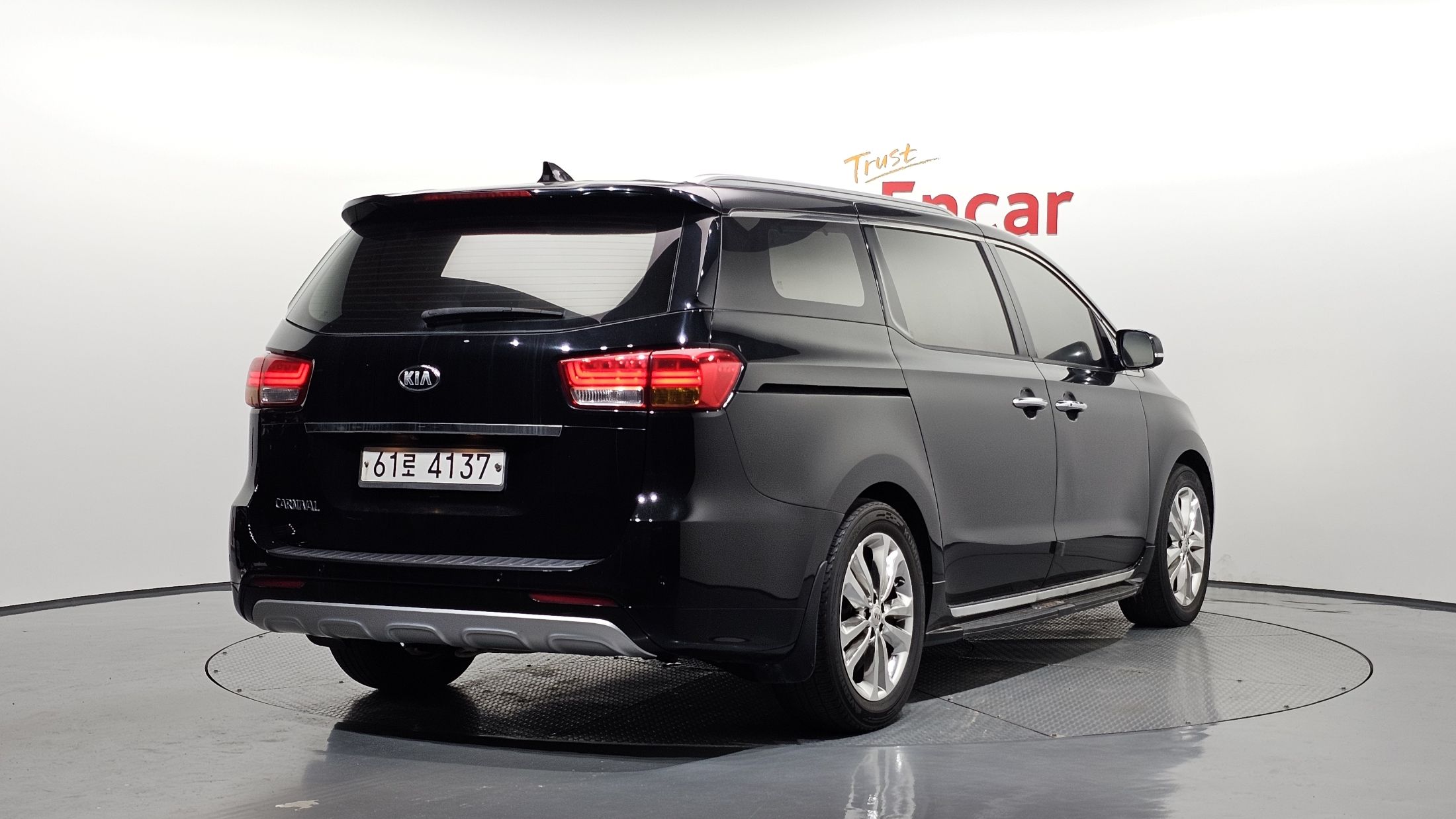 KIA CARNIVAL 2017