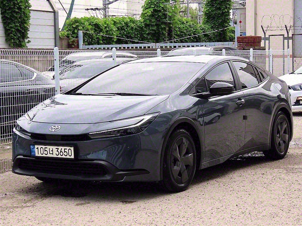 TOYOTA PRIUS 2024