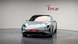 PORSCHE TAYCAN  2024