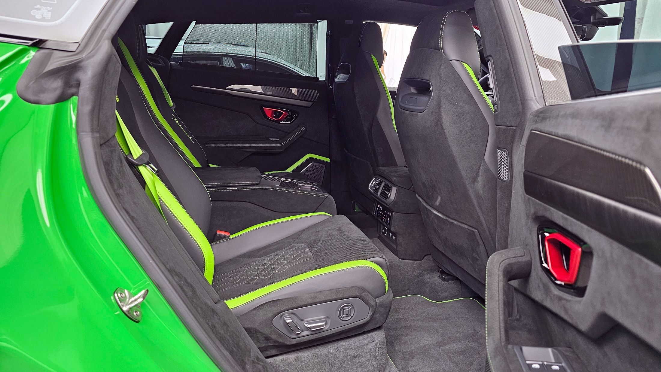 LAMBORGHINI URUS 2024