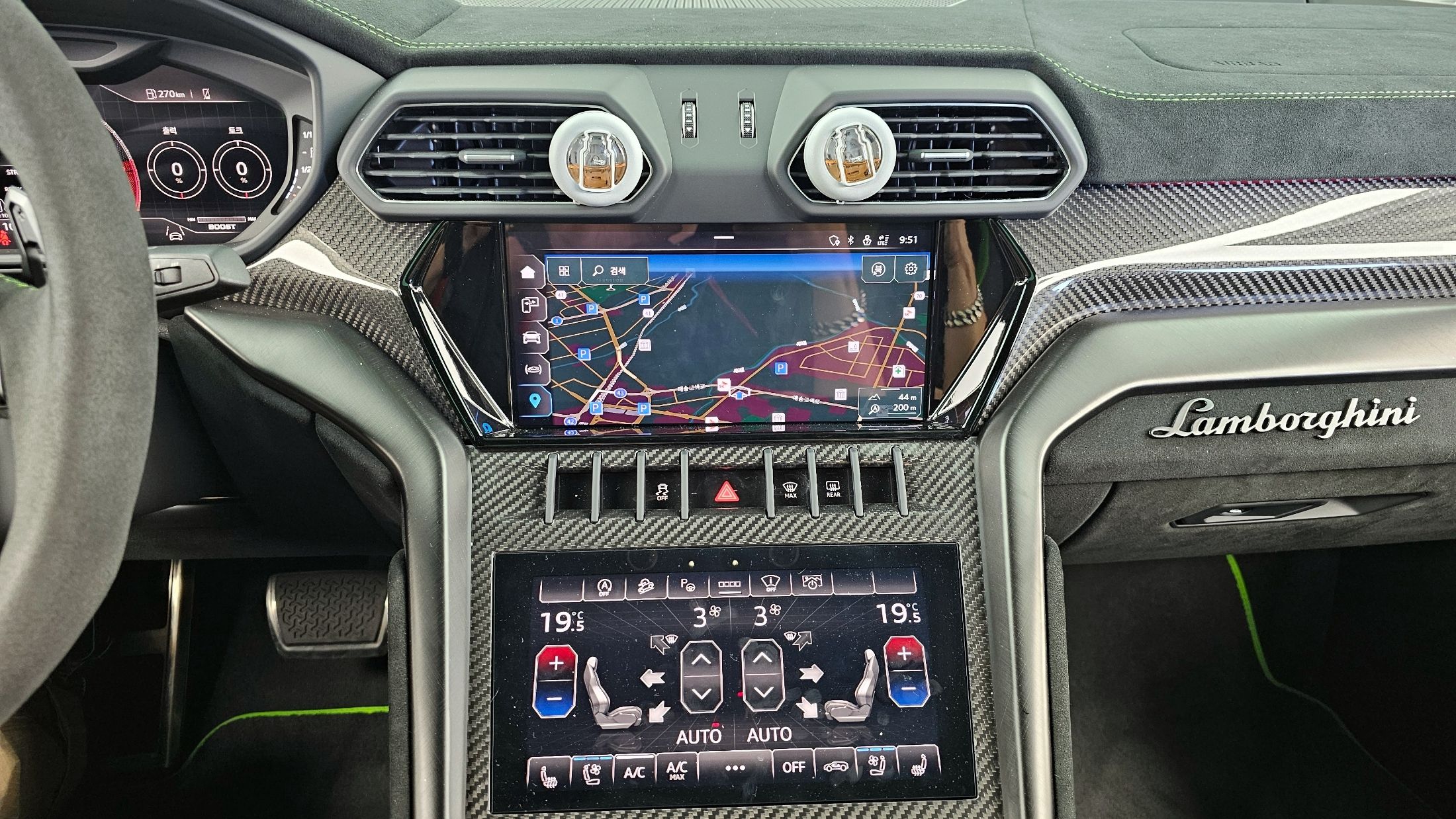 LAMBORGHINI URUS 2024