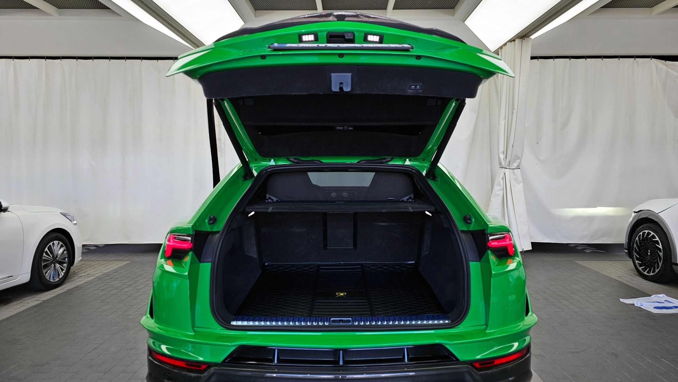 LAMBORGHINI URUS 2024