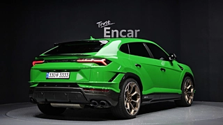 LAMBORGHINI URUS 2024
